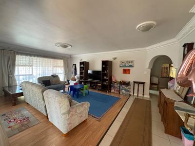 House For Sale in Cravenby, Parow