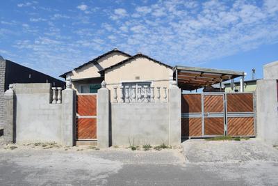 House For Sale in Mfuleni, Blue Downs